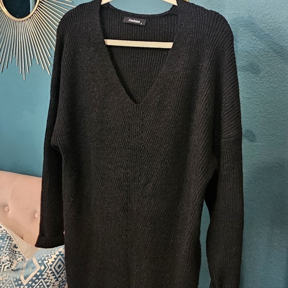 Elegant Black Sweater Dress - Picture 5 of 6